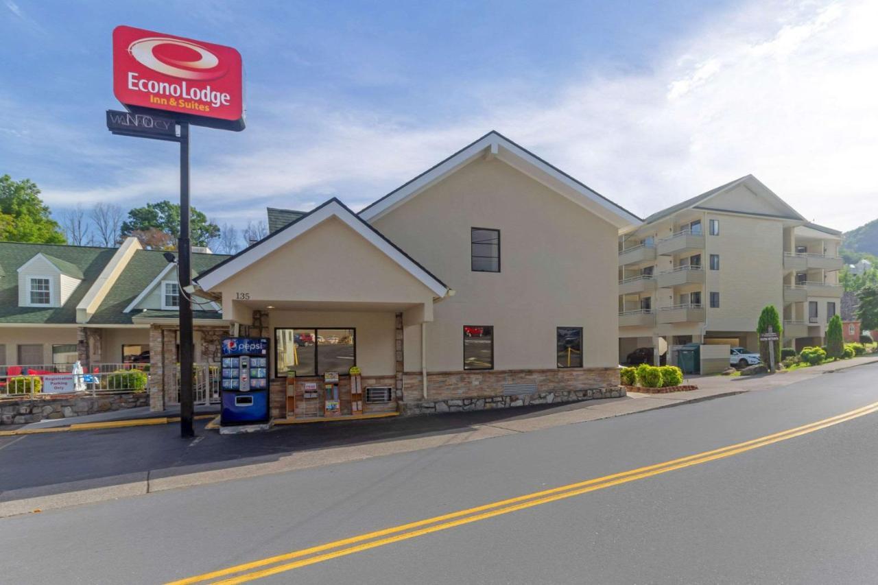 Econo Lodge Inn & Suites Gatlinburg At The Convention Center Eksteriør bilde