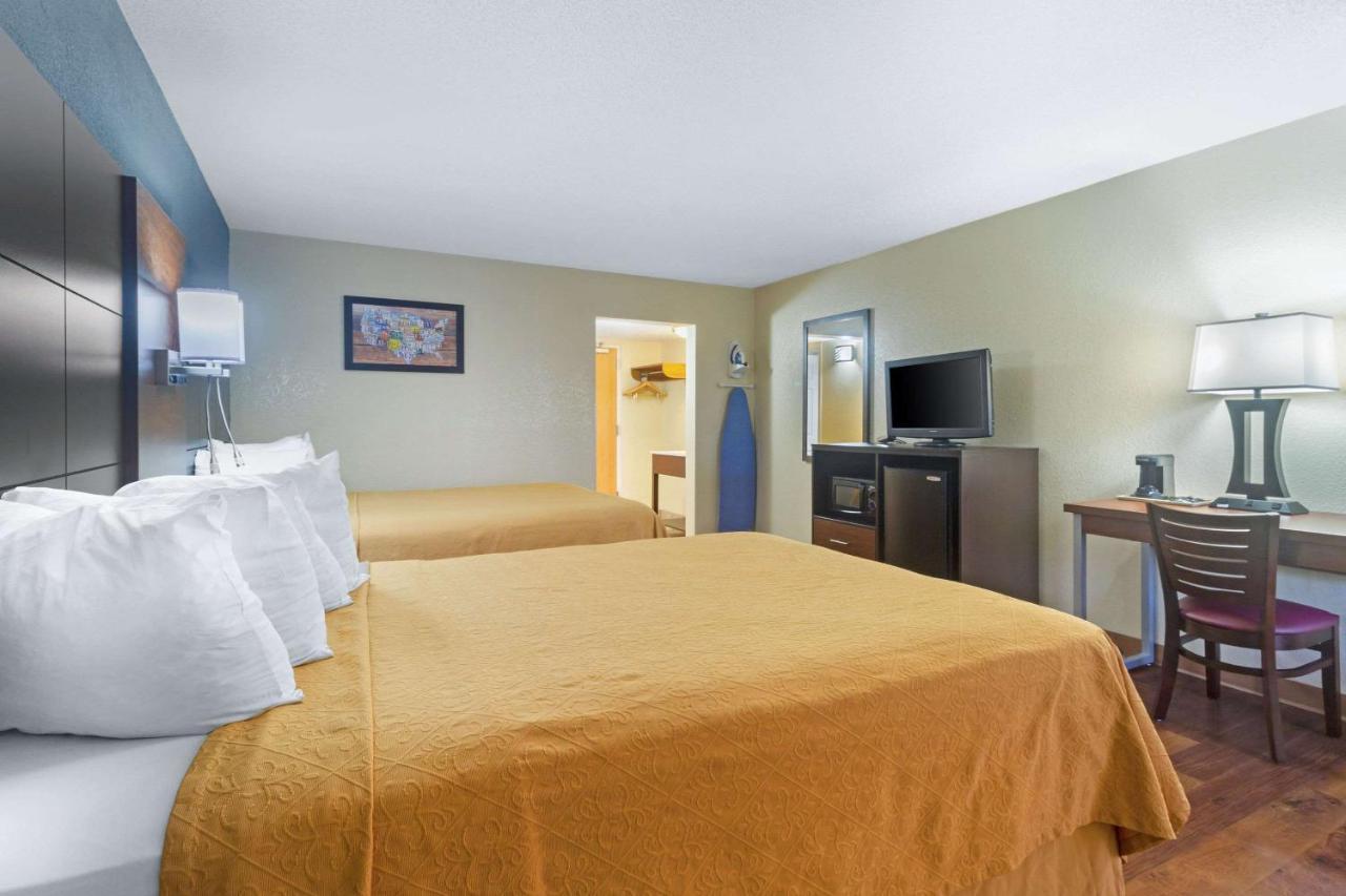 Econo Lodge Inn & Suites Gatlinburg At The Convention Center Eksteriør bilde