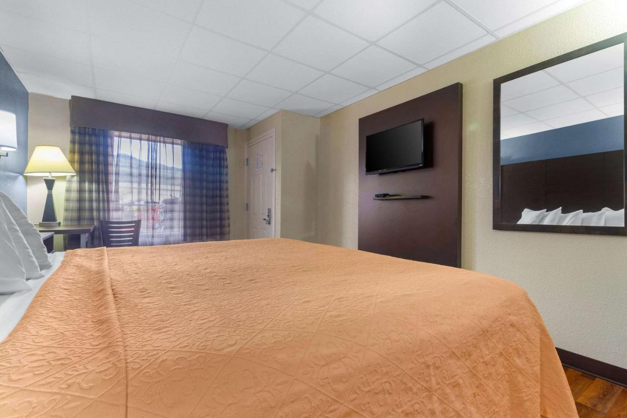 Econo Lodge Inn & Suites Gatlinburg At The Convention Center Eksteriør bilde