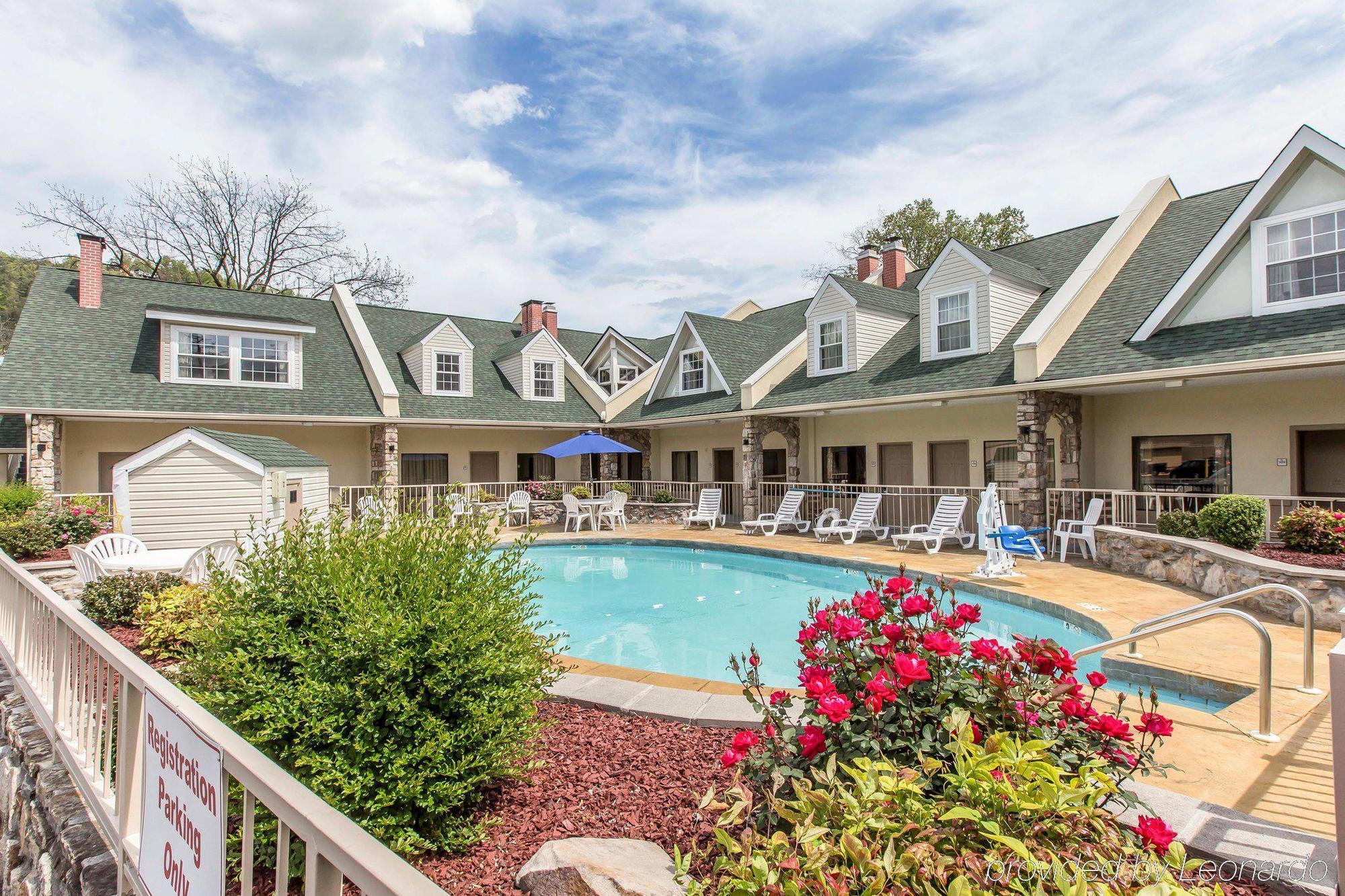 Econo Lodge Inn & Suites Gatlinburg At The Convention Center Eksteriør bilde