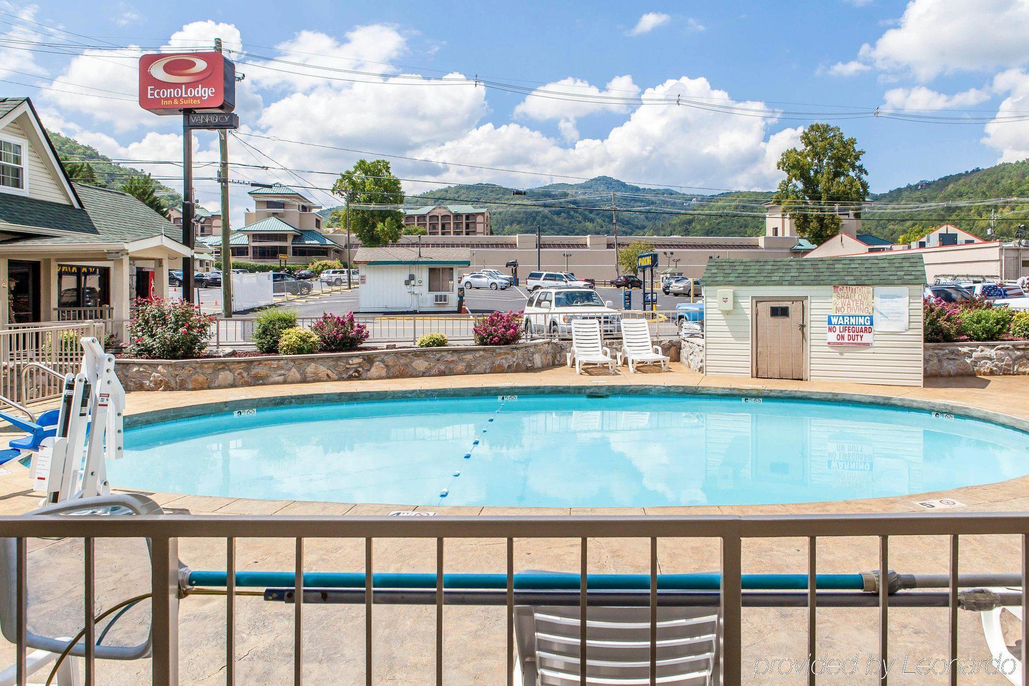 Econo Lodge Inn & Suites Gatlinburg At The Convention Center Eksteriør bilde