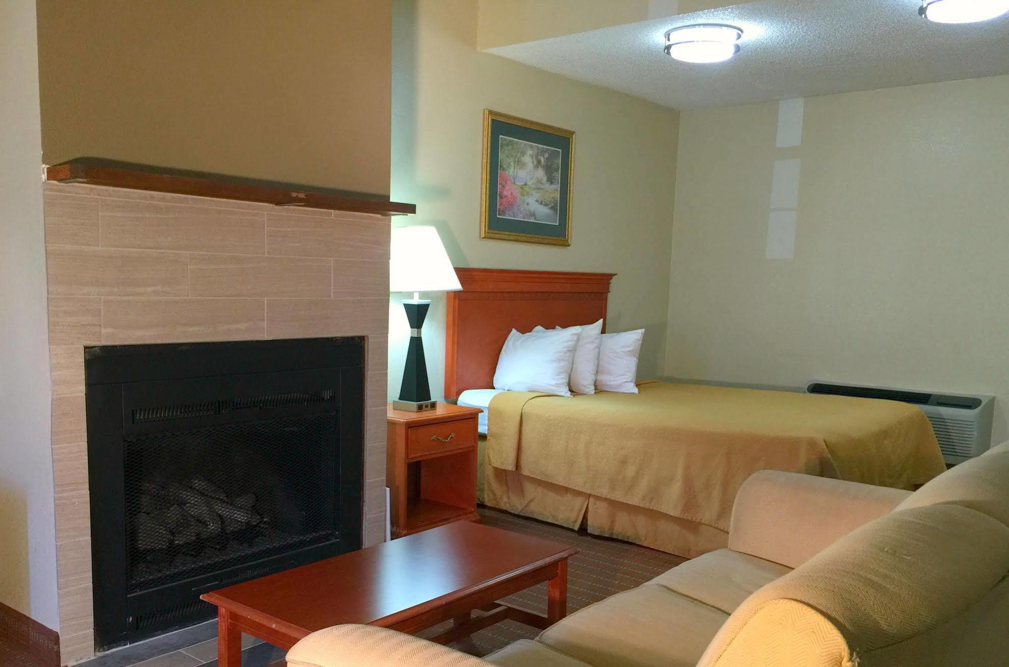 Econo Lodge Inn & Suites Gatlinburg At The Convention Center Eksteriør bilde