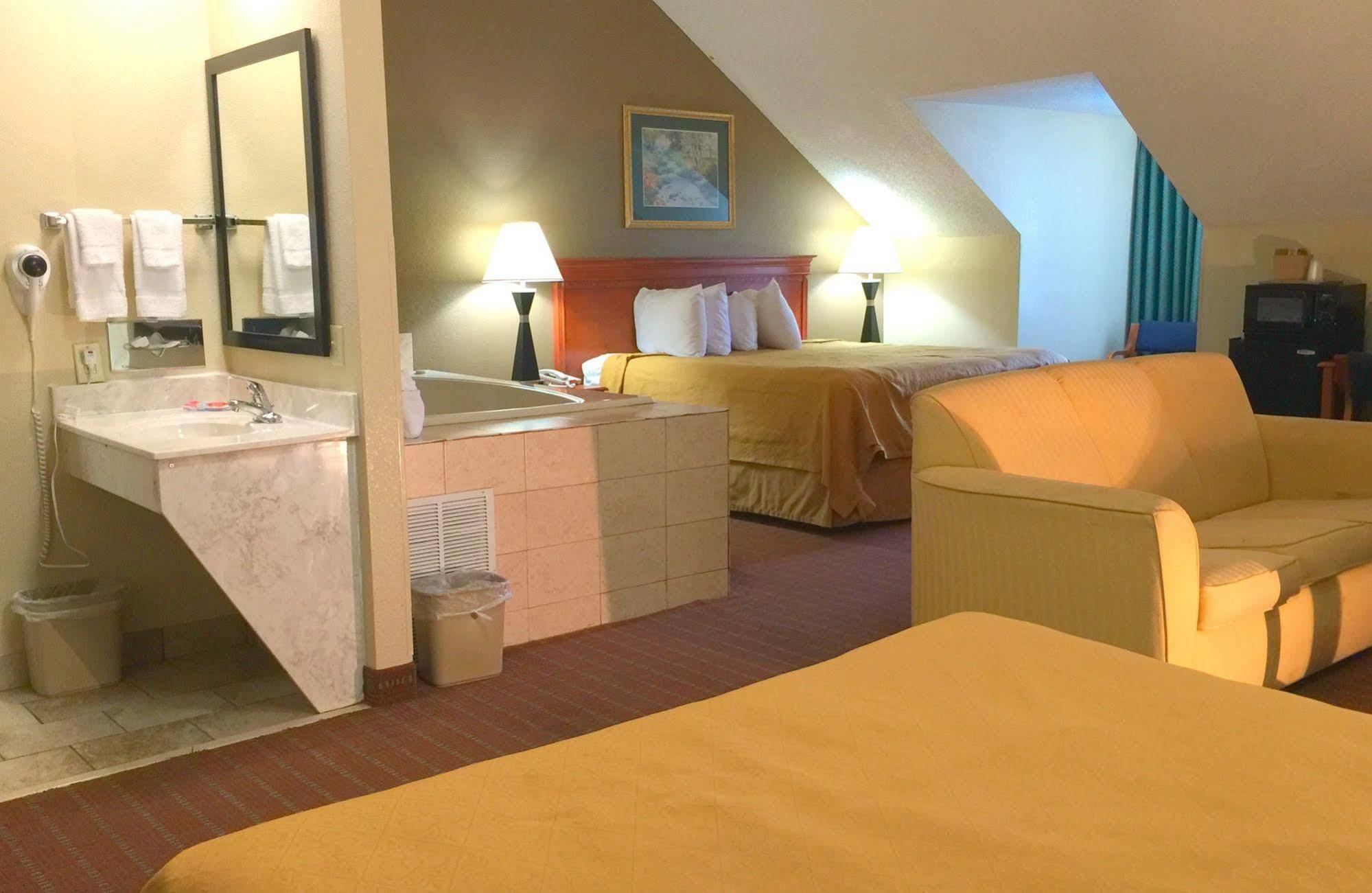 Econo Lodge Inn & Suites Gatlinburg At The Convention Center Eksteriør bilde