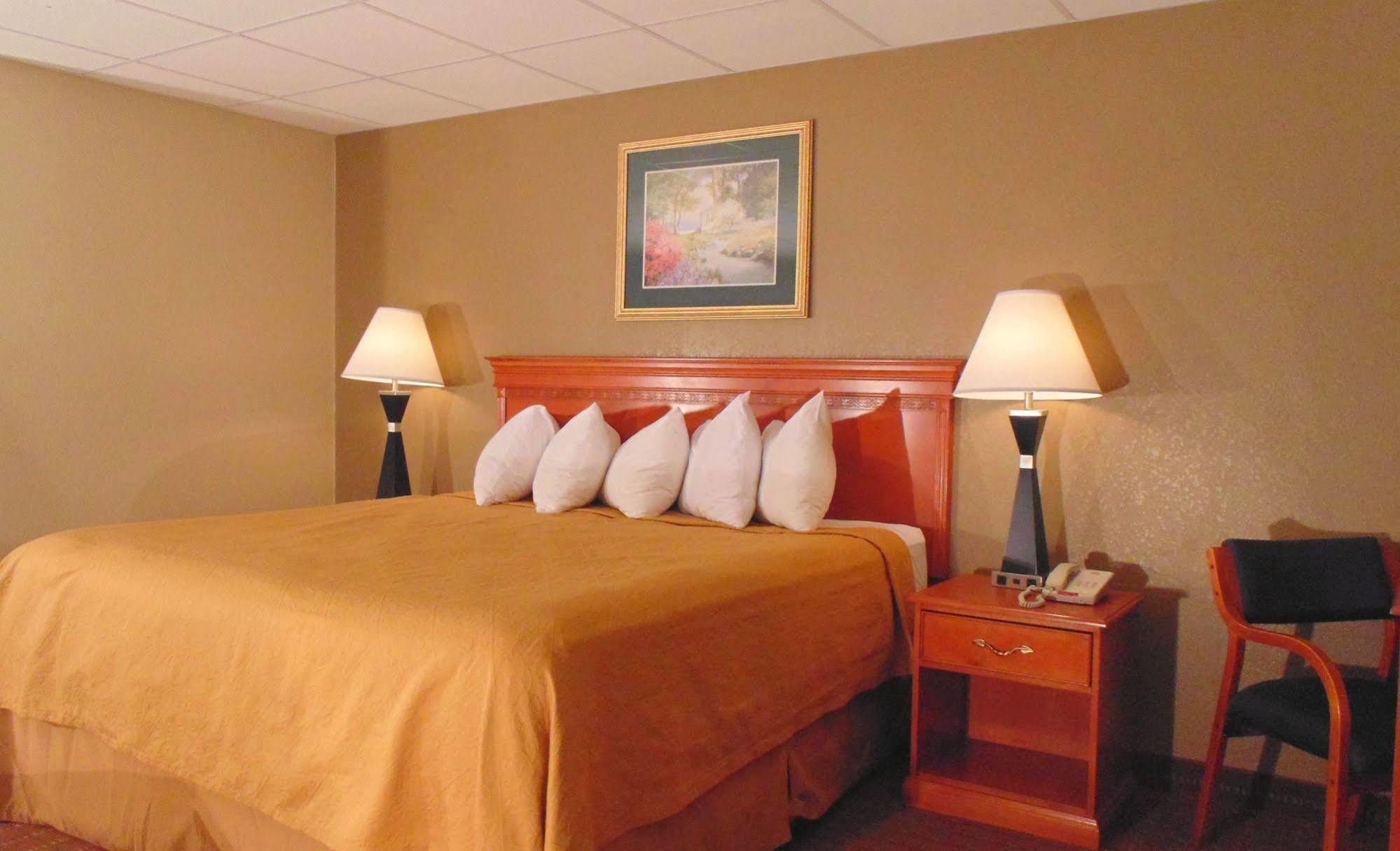 Econo Lodge Inn & Suites Gatlinburg At The Convention Center Eksteriør bilde