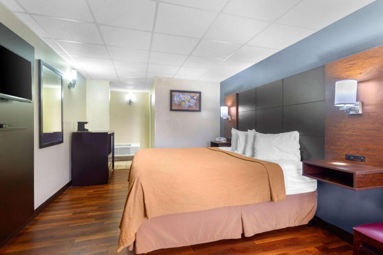 Econo Lodge Inn & Suites Gatlinburg At The Convention Center Eksteriør bilde